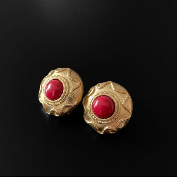 Vintage Gold Stud Etruscan Cabochon Earrings - Picture 3 of 4